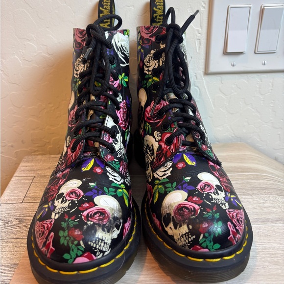 Dr. Martens Women 1460 Pascal Skull and Rose US 8 - Picture 8 of 9